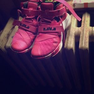 Size 8.5 basketball shoes